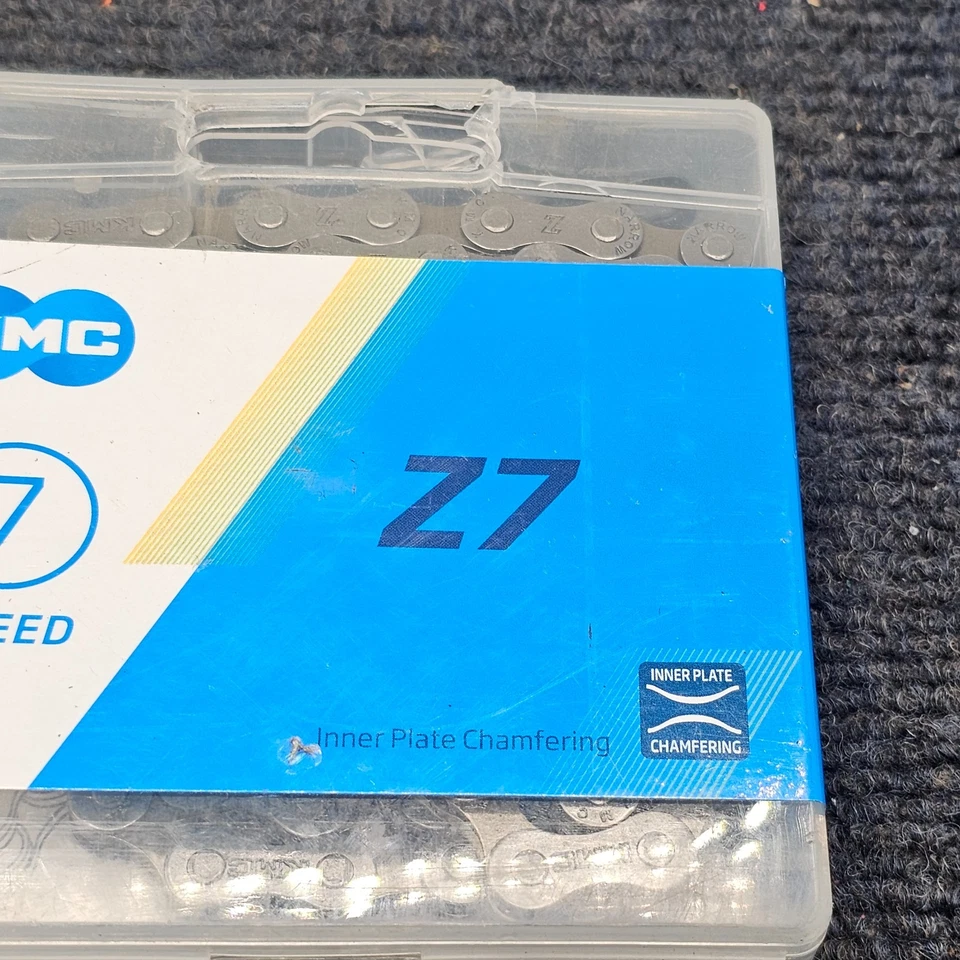 Cadenas de bicicleta KMC Z7 7 velocidades 116 eslabones 1/2" x 3/32" gris/marrón Foto 3 de 4