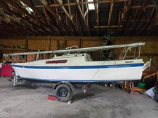 1985 MacGregor 22' Sailboat w/ Trailer & Registration