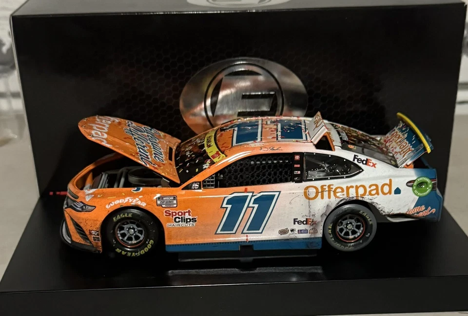 Denny Hamlin Elite Darlington Race Win 1/24 Nascar Diecast Foto 3 de 4