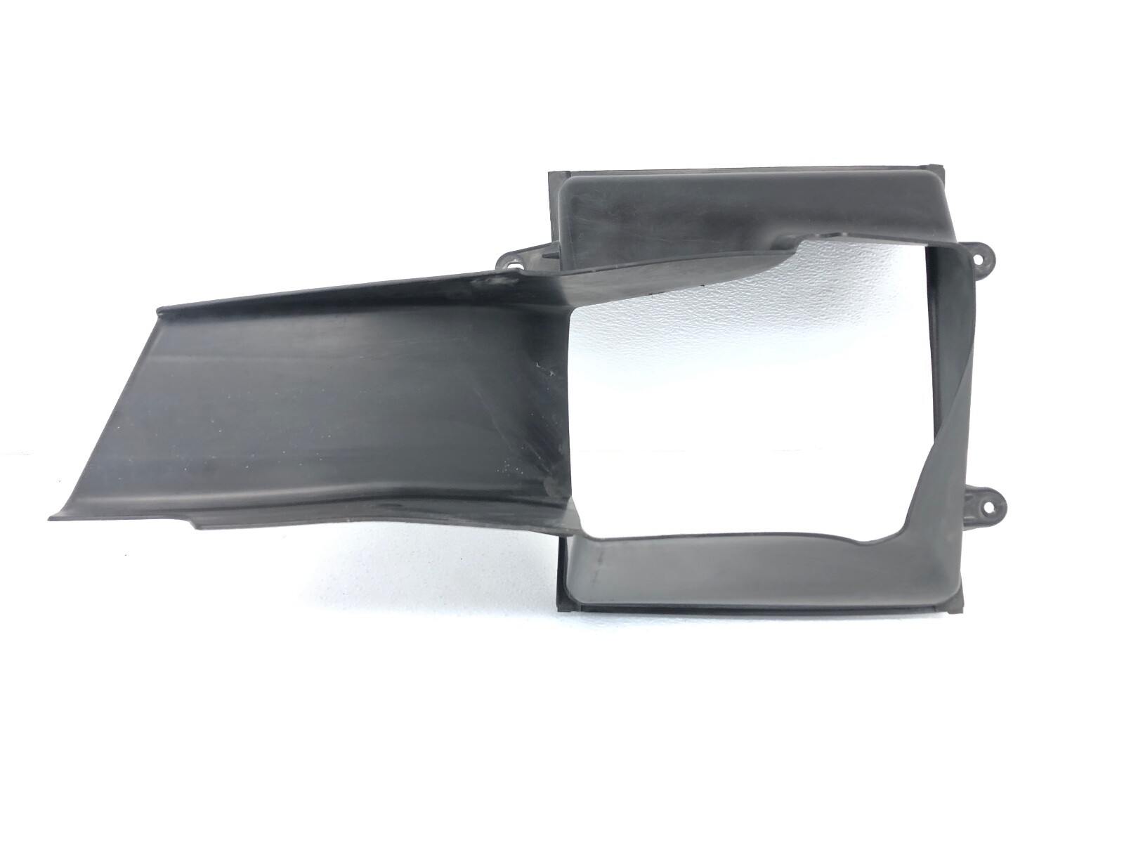 2014-2020 MASERATI QUATTROPORTE LEFT DRIVER FRONT INTERCOOLER AIR DUCT OEM.