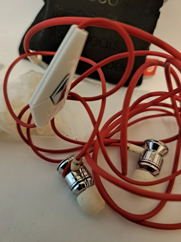 Genuine BEATS By Dr.Dre UrBeats Monster In-Ear Headphone - White, photo 4 sur 5