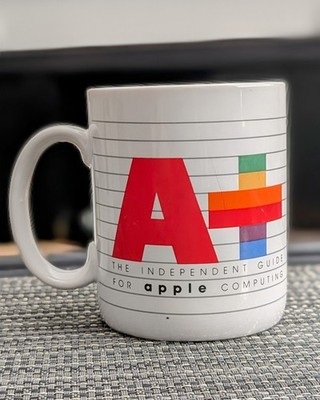 Vintage 1984 Apple A+ Magazine Ceramic Coffee Mug Papel USA Macintosh Mac