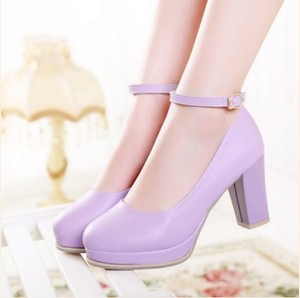 block heel round toe pumps