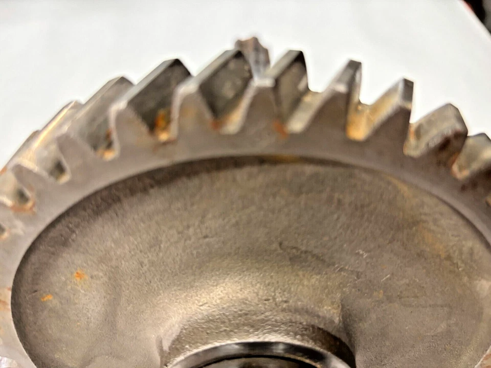 EJE DE TOMA DE FUERZA USADO CON ENGRANAJE DE TRANSMISIÓN T-9499 Foto 3 de 4