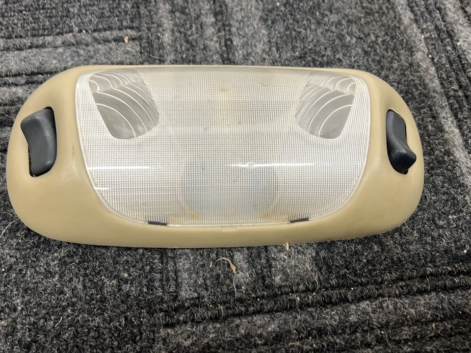 2005 Ford F-250 Pickup Dome Light F4DB-13776-BCW - Imagem 2 de 4