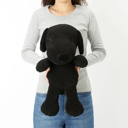 Uniqlo KAWS X PEANUTS Black Snoopy 