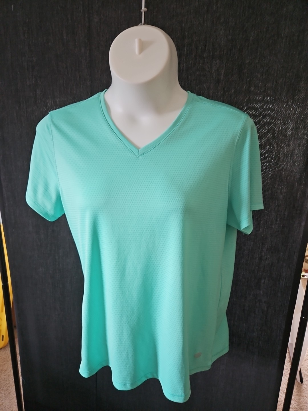 Reel Legends Women&rsquo;s V-Neck Green T-Shirt Size 1X Breathab