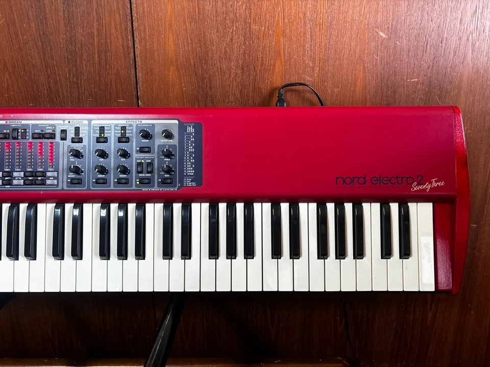 Piano eléctrico electromecánico virtual Nord Electro 2 73 Foto 3 de 4