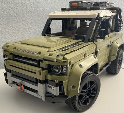 LEGO TECHNIC: Land Rover Defender (42110)