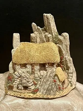 1986 Hand Painted CROFTERS COTTAGE by David Winter (FC-44-T-K-374)