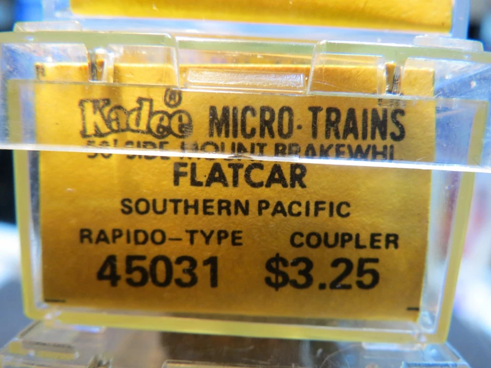 N - Kadee 45031 - 50' Flatcar w/stakes, Southern Pacific     NIB Rapido - Image 2 of 2