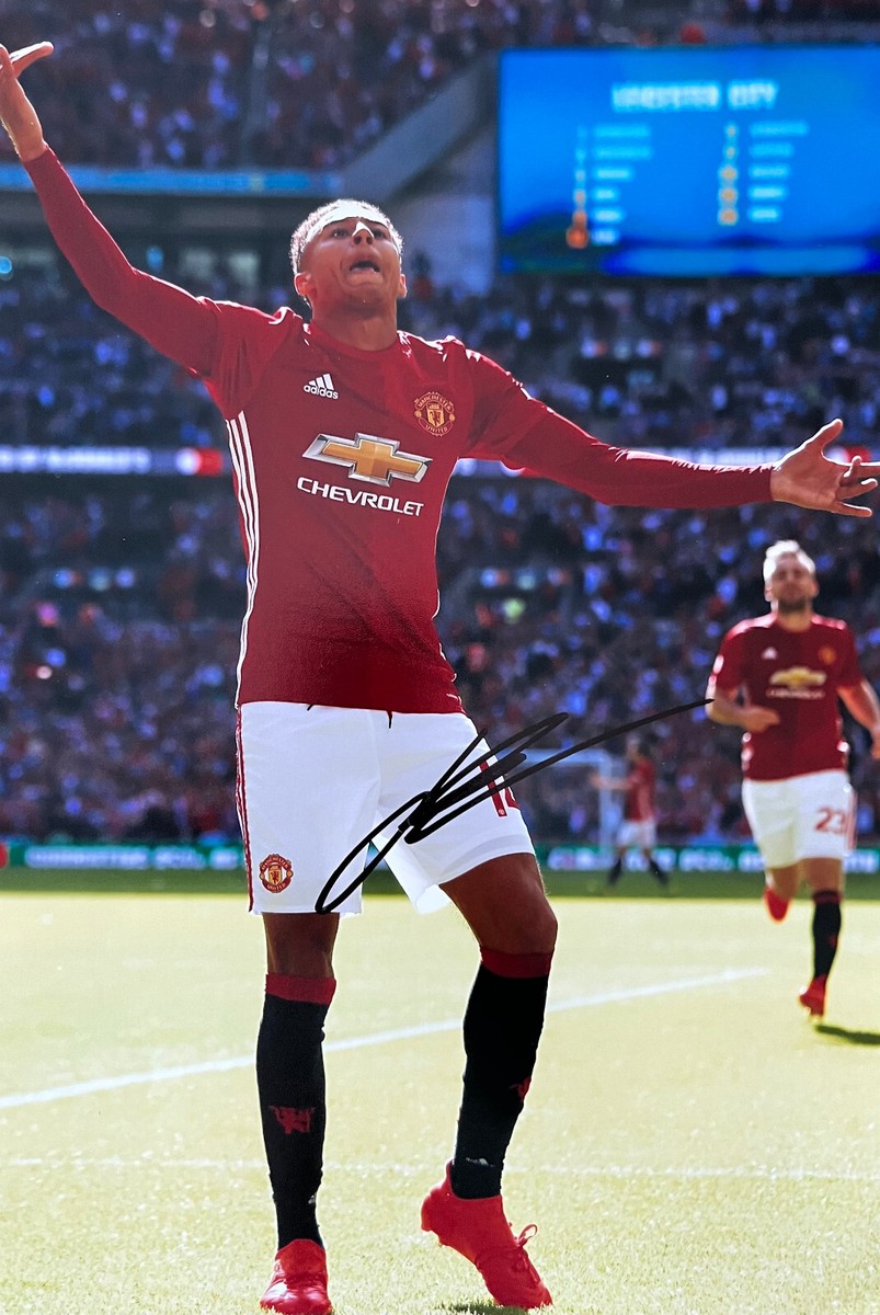 Hand signed photo of JESSE LINGARD, MANCHESTER UNITED FC, FOOTBALL