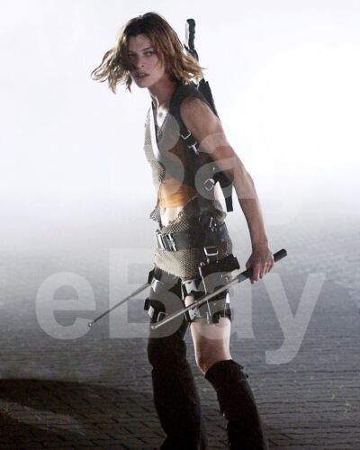Resident Evil Apocalypse (2004) Milla Jovovich  10x8 Photo - Picture 1 of 1