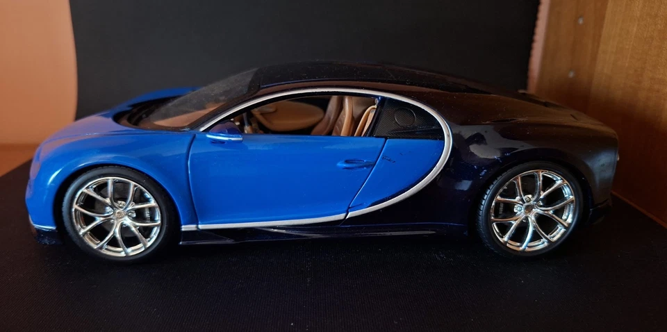 Bburago Bugatti Chiron 1/18 - Blu (2017) - Immagine 3 di 4