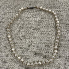 Vintage Gold Toned Detailed Clasp Cultured Pearl 18.5 Necklace