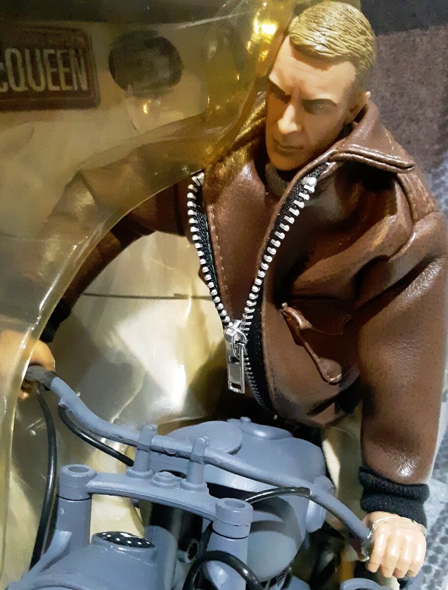 21st CENTURY TOYS STEVE MCQUEEN ACTION FIGURINE ON WW2 21st CENTURY TOYS STEVE MCQUEEN ACTION FIGURINE ON WW2