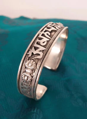 Schöner filigraner tibet. silber Armreif mit Om Mane Padme Hum aus Nepal - Bild 1 von 3