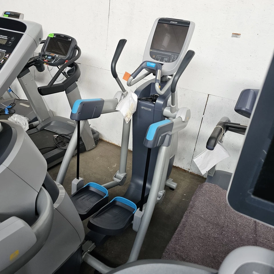 PRECOR - AMT 885 - P80 Console Open Stride Elliptical + FREE US Shipping + - Image 3 of 4