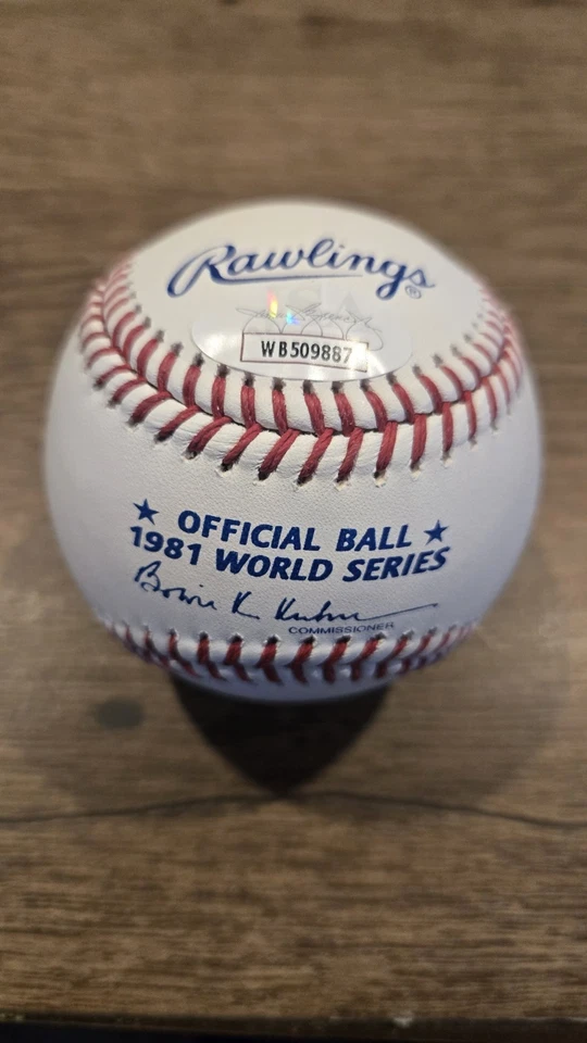 Бейсбольный мяч с автографом Фернандо Валенсуэлы из Los Angeles Dodgers 1981 WS JSA - Изображение 2 из 2