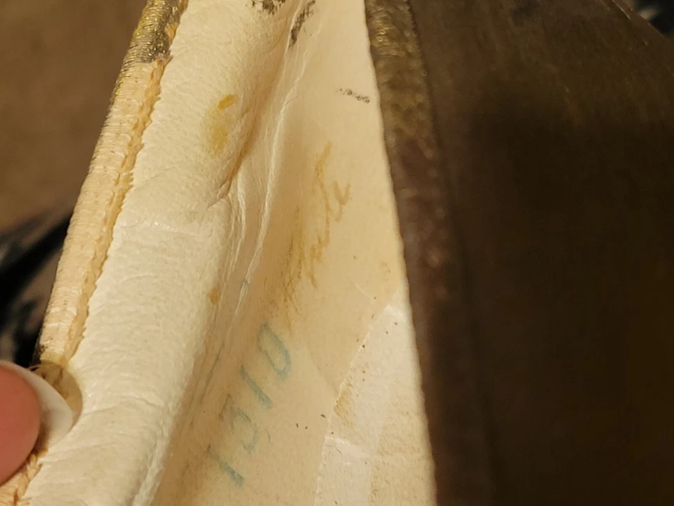 Sapatos flapper de couro dourado da década de 1920 usados antigos - Imagem 2 de 4