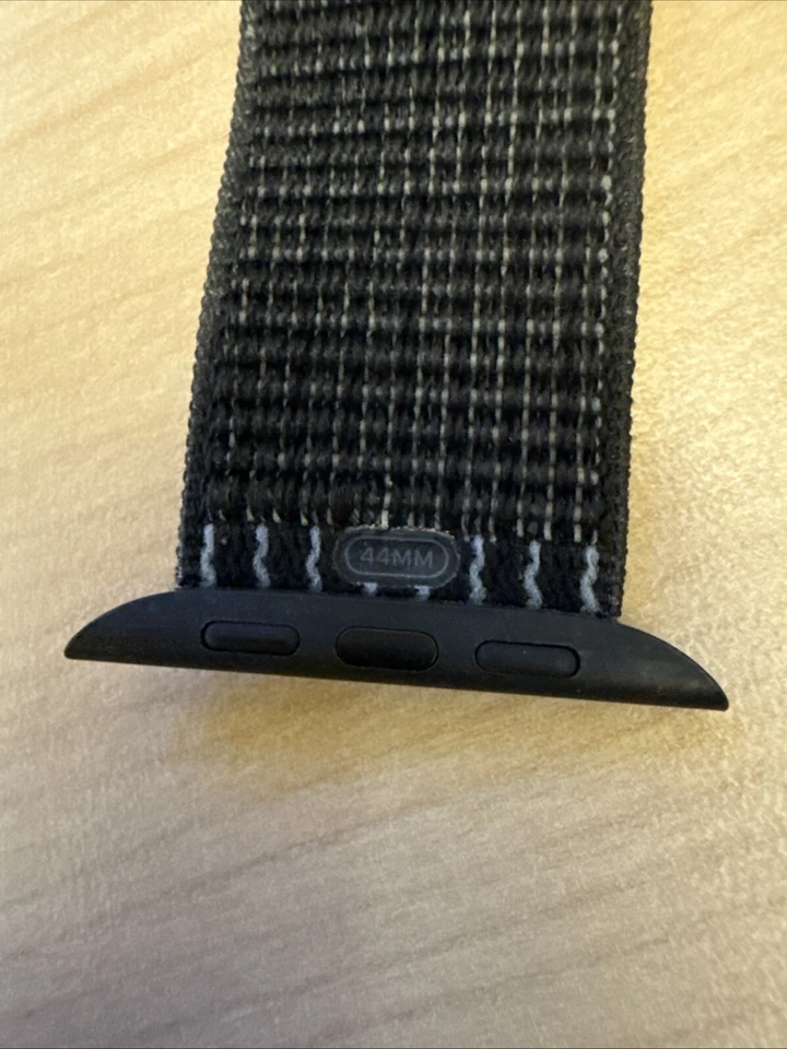 Apple Watch Nike Sport петля 44 мм (42/45/49) подлинный OEM черный отражающий б/у - Изображение 3 из 4