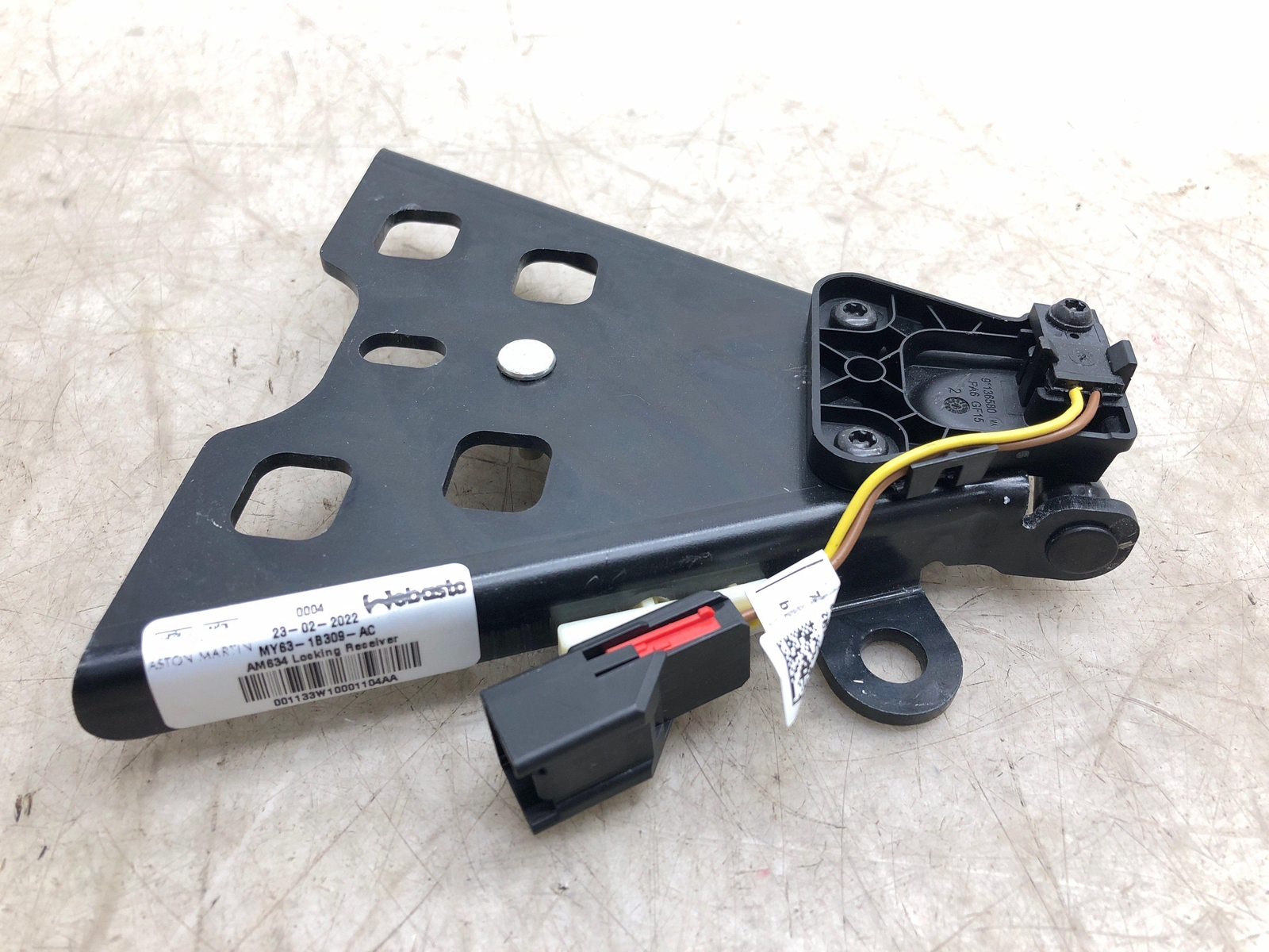 2020-2023 ASTON MARTIN VANTAGE ROADSTER LOCKING RECEIVER BRACKET MY63-1B309-AC