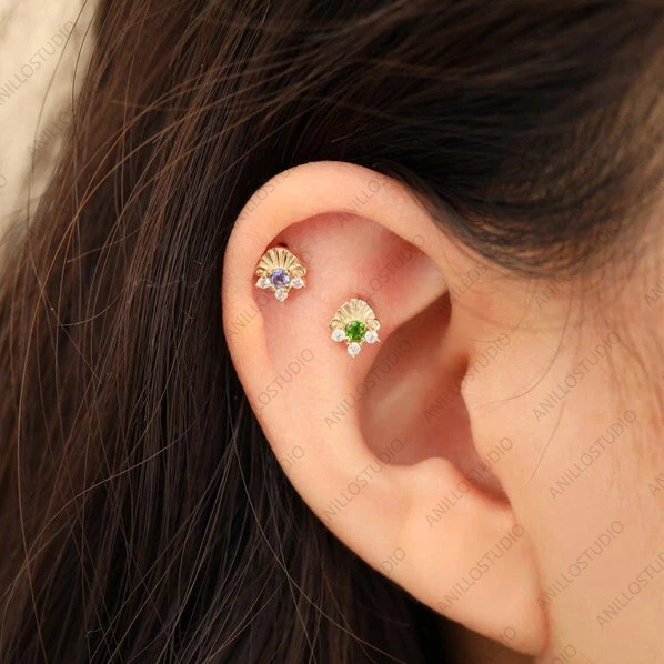 Aretes con poste de perno prisionero de oro amarillo macizo de 14K de diopsido/tanzanita, concha de mar Foto 3 de 4