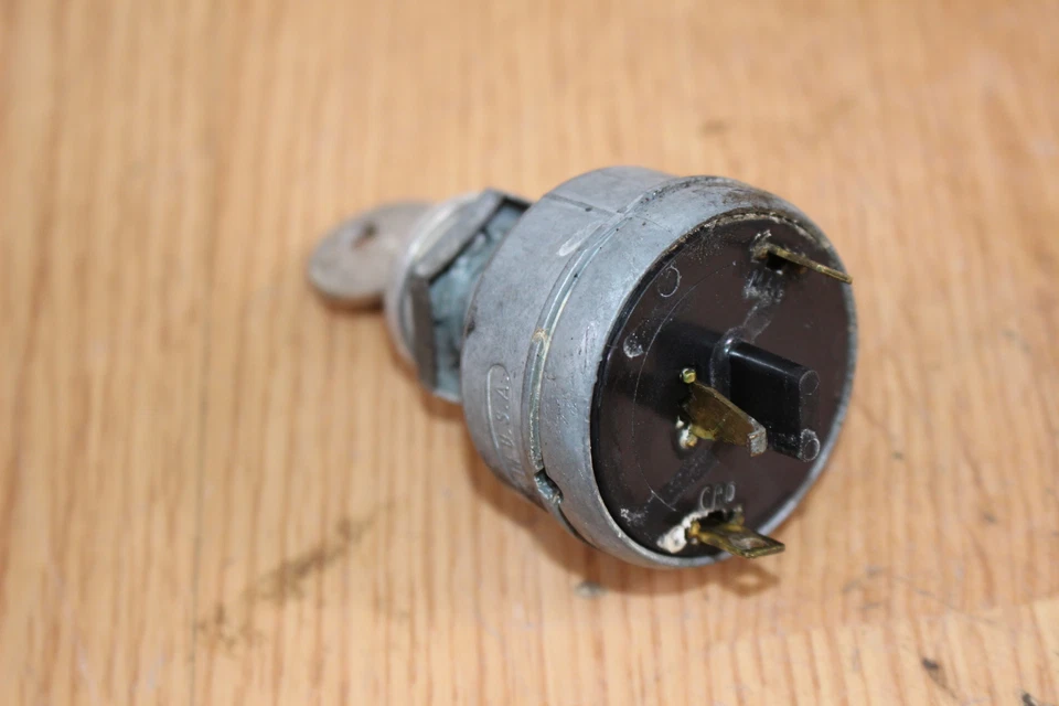 Interruptor de encendido Ski-Doo Blizzard 5500 MX 1981 con llave Foto 4 de 4