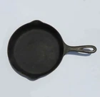 Vintage 9" Griswold #6 Cast Iron Skillet Model 699 Frying Pan, 2 Spouts, used