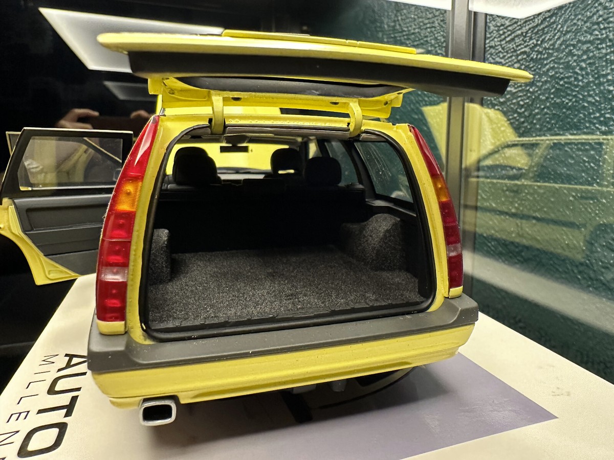 1/18 AUTOart Volvo 850 T-5R Estate Cream Yellow 79506 RARE 1/18 AUTOart Volvo 850 T-5R Estate Cream Yellow 79506 RARE