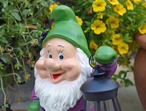Gnome Garden Ornament Fairy Dwarf Statue LED Solar Lantern Light Décor UK GIFTS - Picture 31 of 61