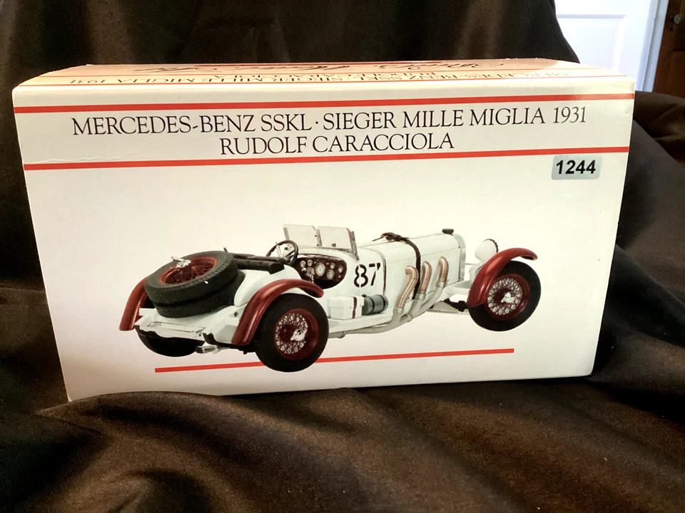 Paul’s Model Art Mercedes Benz SSKL 1931 carro de corrida escala 1:24 Inv.# 1243 S3-3 - Imagem 2 de 4