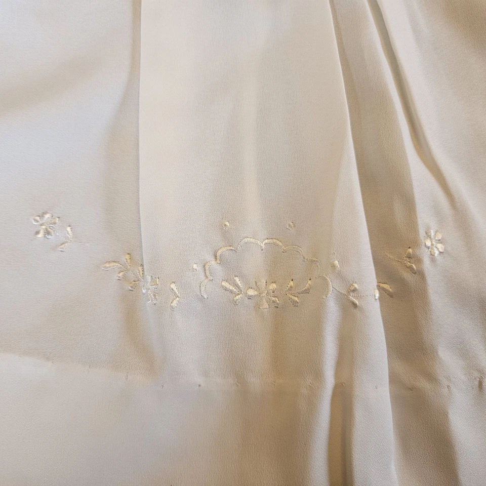 Vestido Vintage Bebé Niñas Blanco con Flores Bordadas Blancas 6-9 meses? Foto 3 de 4