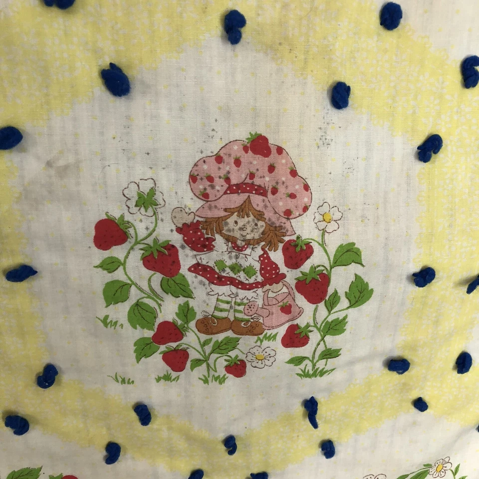 Edredón bebé hecho a mano 44 x 35 parche fresa pequeño azul amarillo rosa Foto 3 de 4