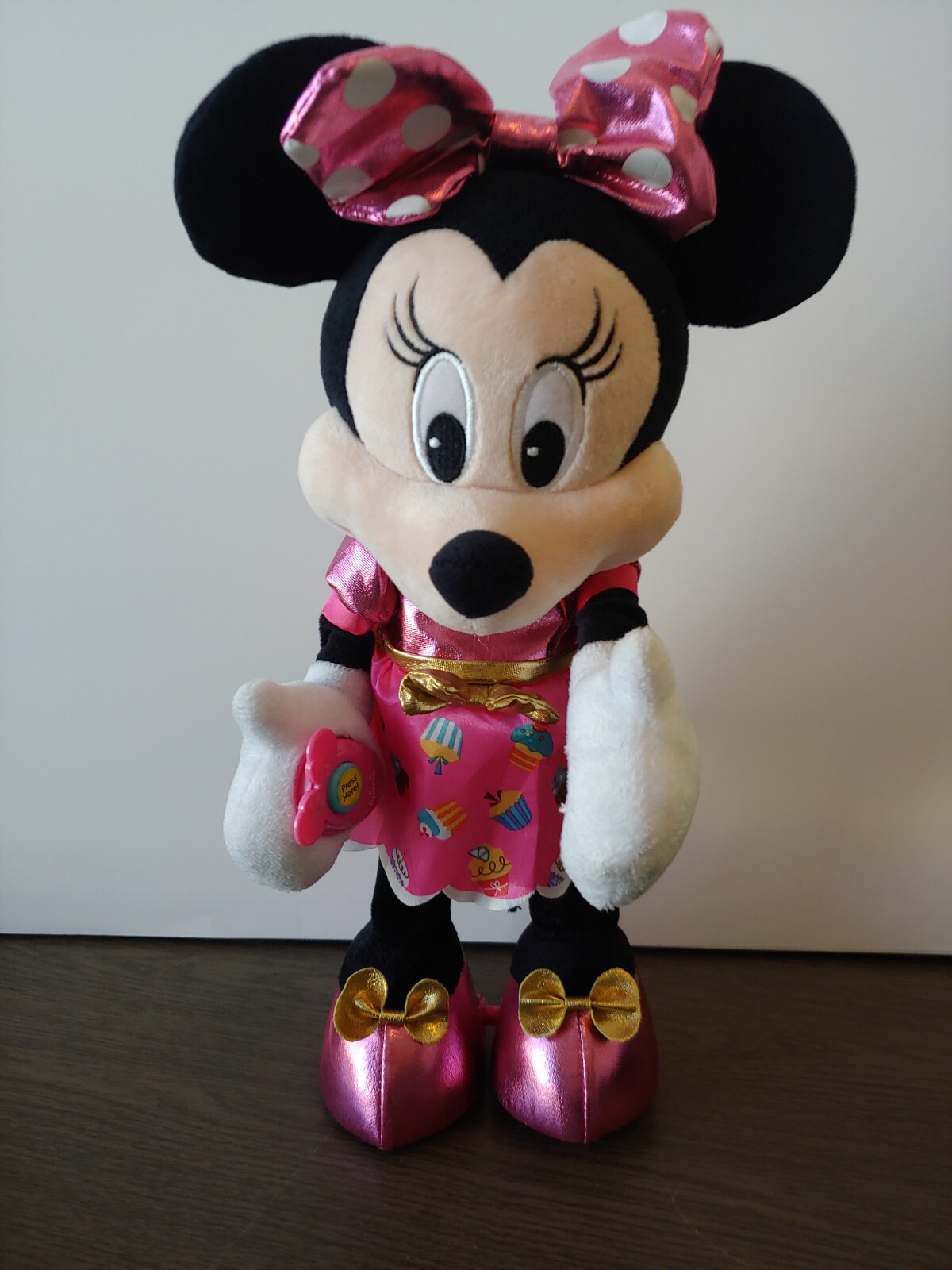 minnie mouse singing plush toy