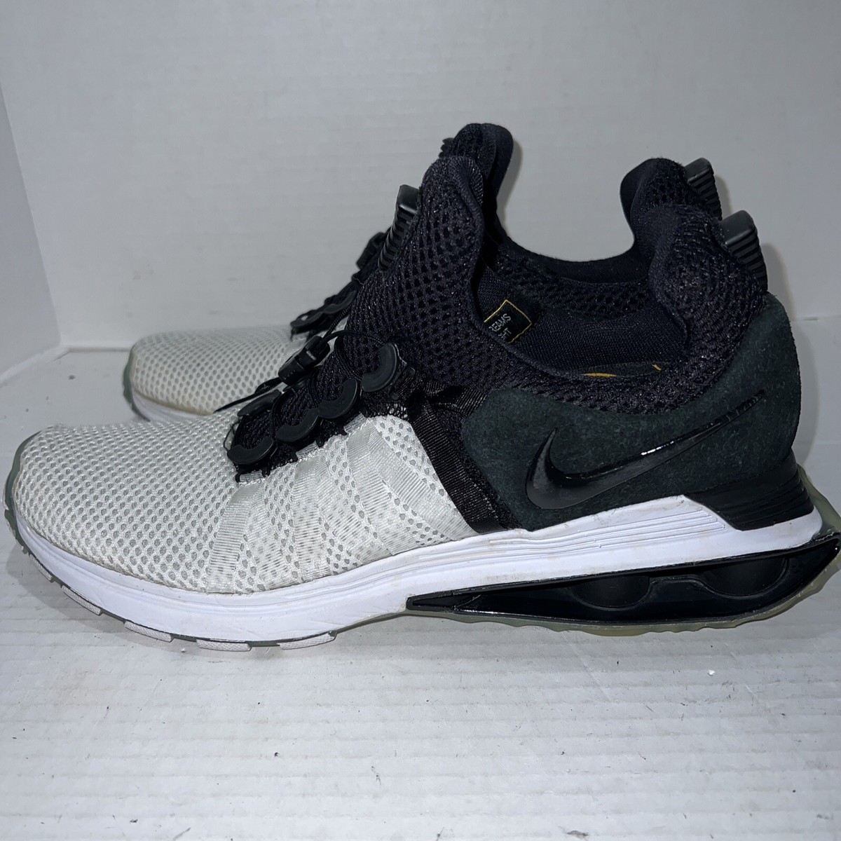 Nike Mens Shox Gravity White Black Sneakers Size Mesh Flywire