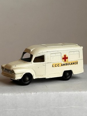 MATCHBOX 　No.14 　LOMAS AMBULANCE s-l400.jpg