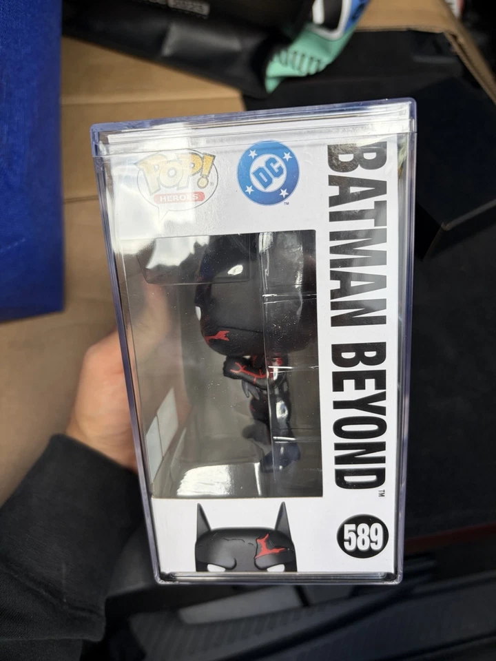 NYCC 2025 FUNKO POP! PEGATINA CON OFICIAL EXCLUSIVA DC BATMAN BEYOND LE 1000 Foto 2 de 4