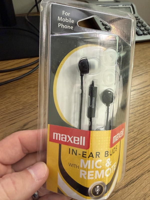 Maxell 190300WM - IE-MIC BLK Stereo In-Ear Earbuds with Microphone & Remote