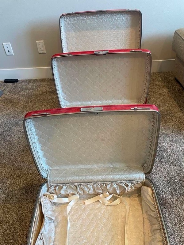 vintage 1960s American Tourister Marbled Red Hard-Shelled suitcase luggage