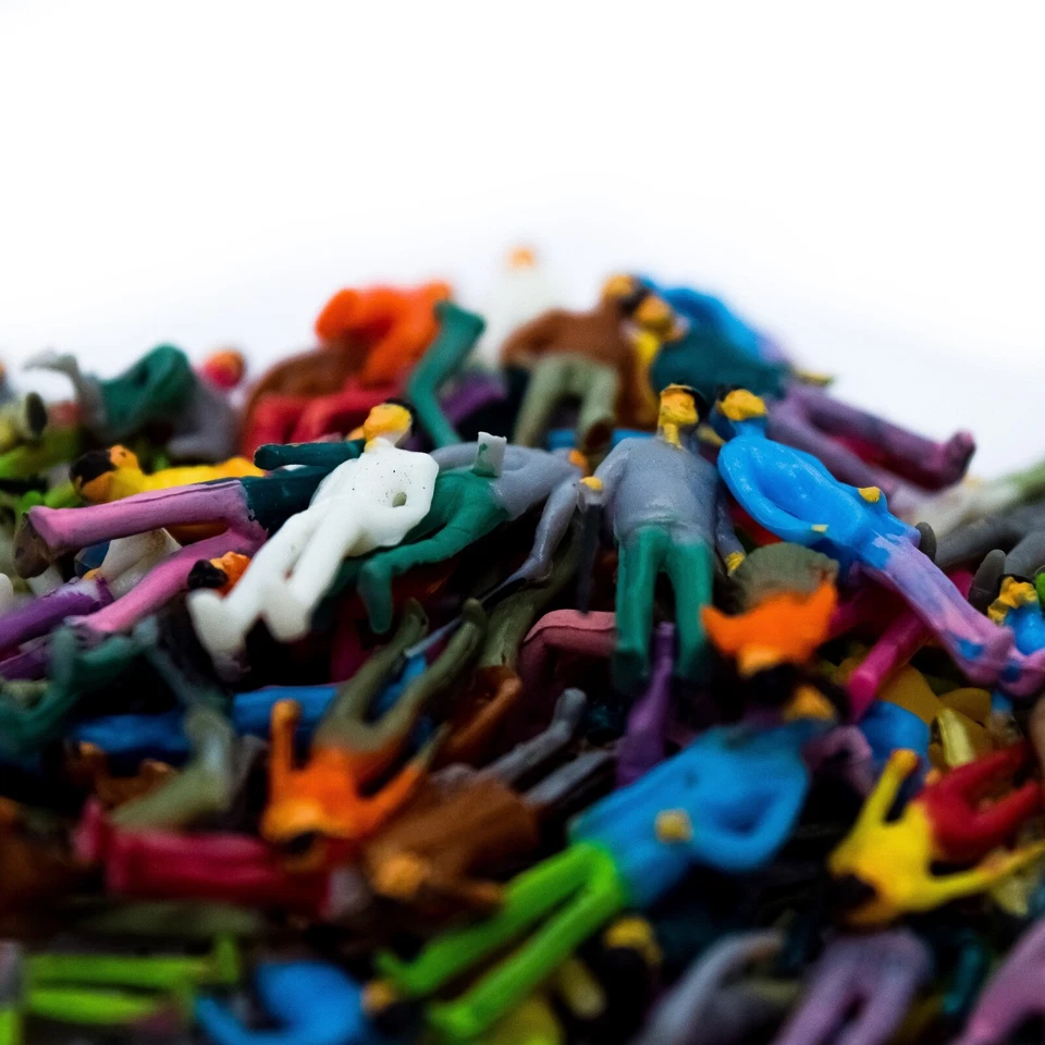 UK 100x Standing Figures Passengers Model Railway OO HO Hornby OOSTA ModelSigns - Image 3 of 4