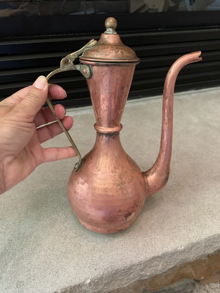 Cafetera/tetera antigua de colección ornamentada hecha a mano con motivo de cobre Foto 3 de 4