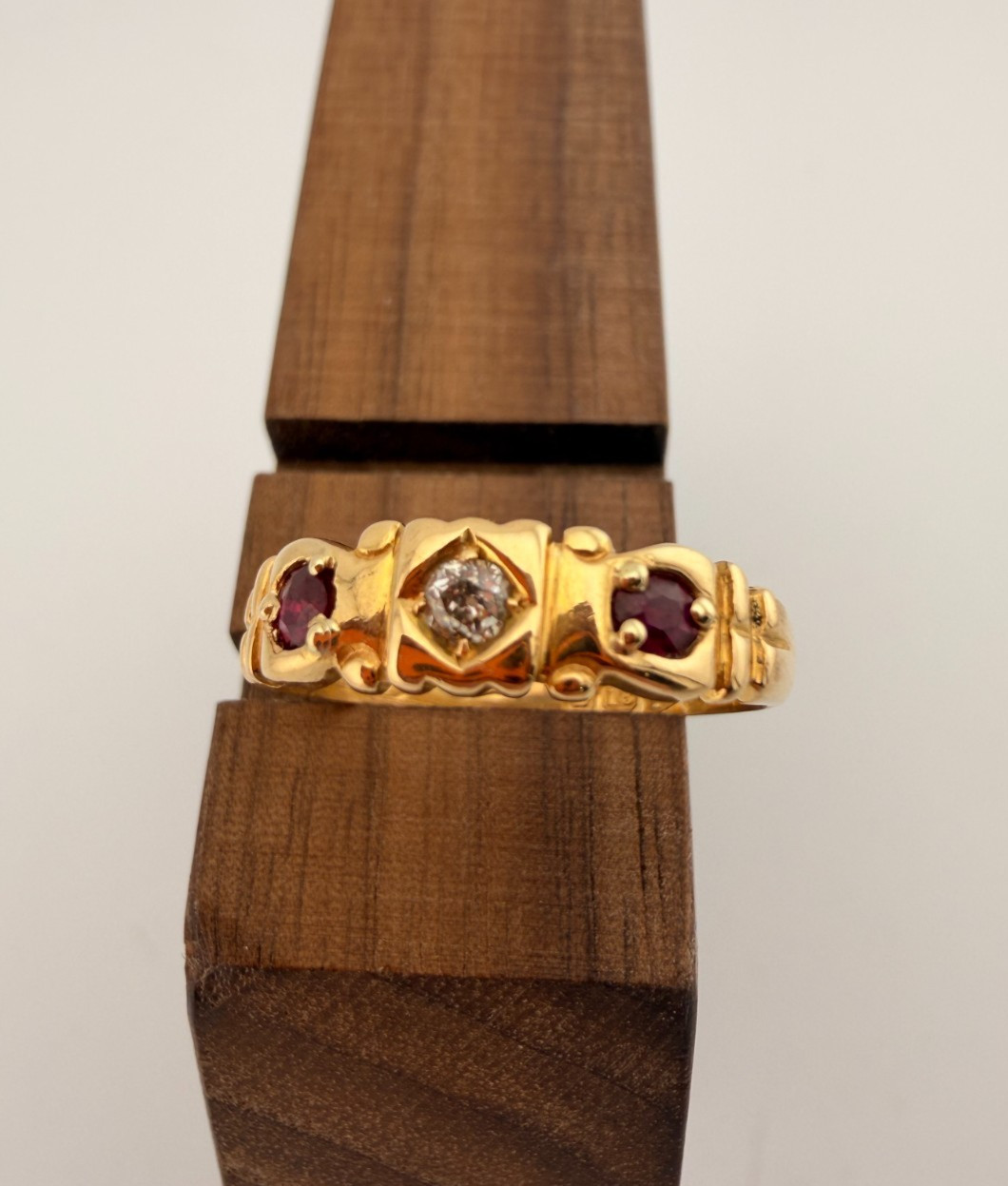 18k Diamond + Ruby Ring Size 7.25 - image 3