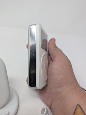 Apple iPod Classic 1st Generation 5GB Click Wheel M8541, Working