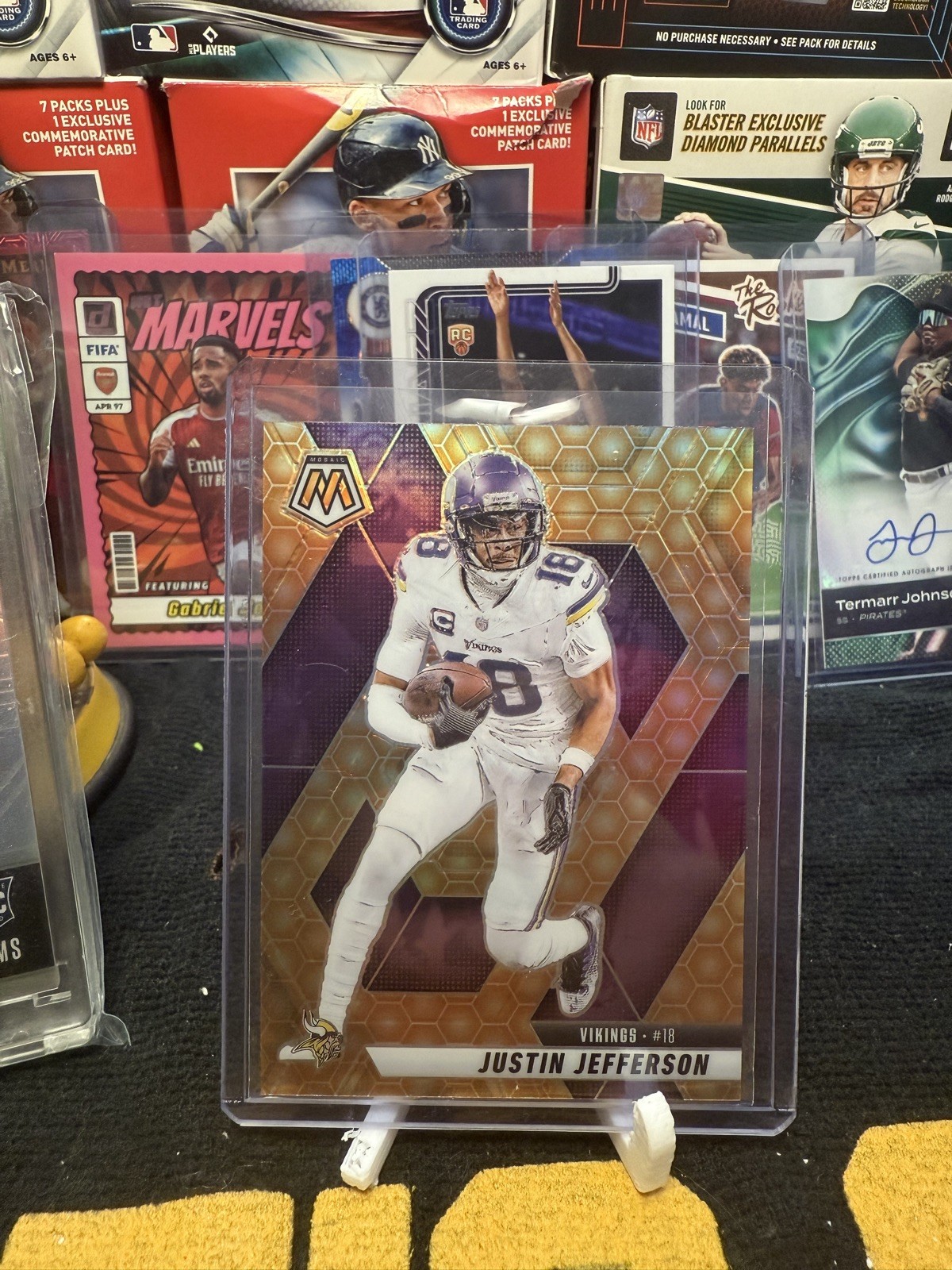 2025 Panini Mosaic #19  Justin Jefferson Honeycomb (case hit) 