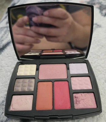 Paleta de maquillaje multiusos CHANEL - Imagen 1 de 4