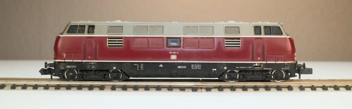 Spur N Arnold 2023 Diesellok BR221 151-0 DB 4-achsig altrot/Dach silbergrau