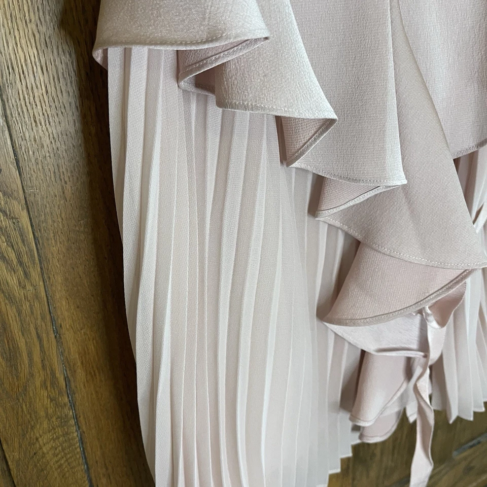 Chelsea 28 Correa de Espagueti Top Pequeño Volantes Corbata Frontal Lateral Plisada Forrada Foto 2 de 4