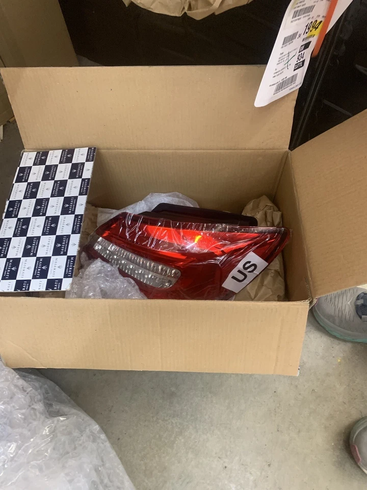 Lámpara trasera derecha Mas Atari Quattroporte S Q4 2017 transporte Foto 2 de 2