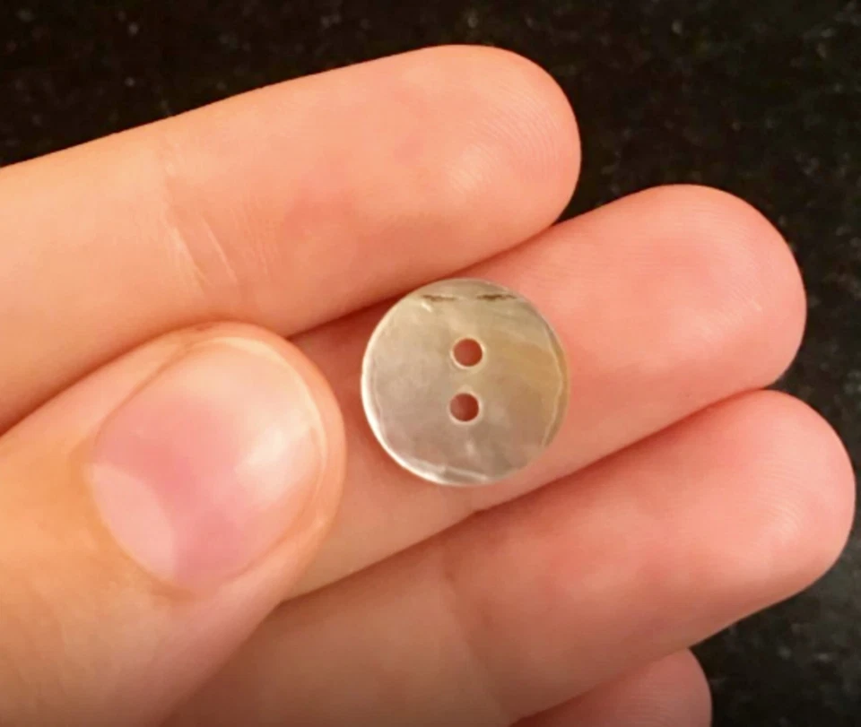 Buttons Assorted 5 Natural Mother of Pearl Shell 0.4 inch/10mm Vintage Look Lot - Image 2 of 4